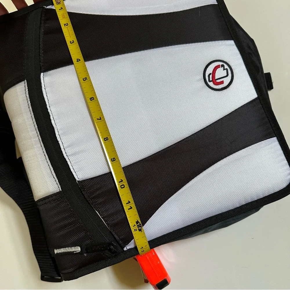 NWOT CASE IT THE DUAL 2.0 white black 2-IN-1 DUAL RING BINDER 4